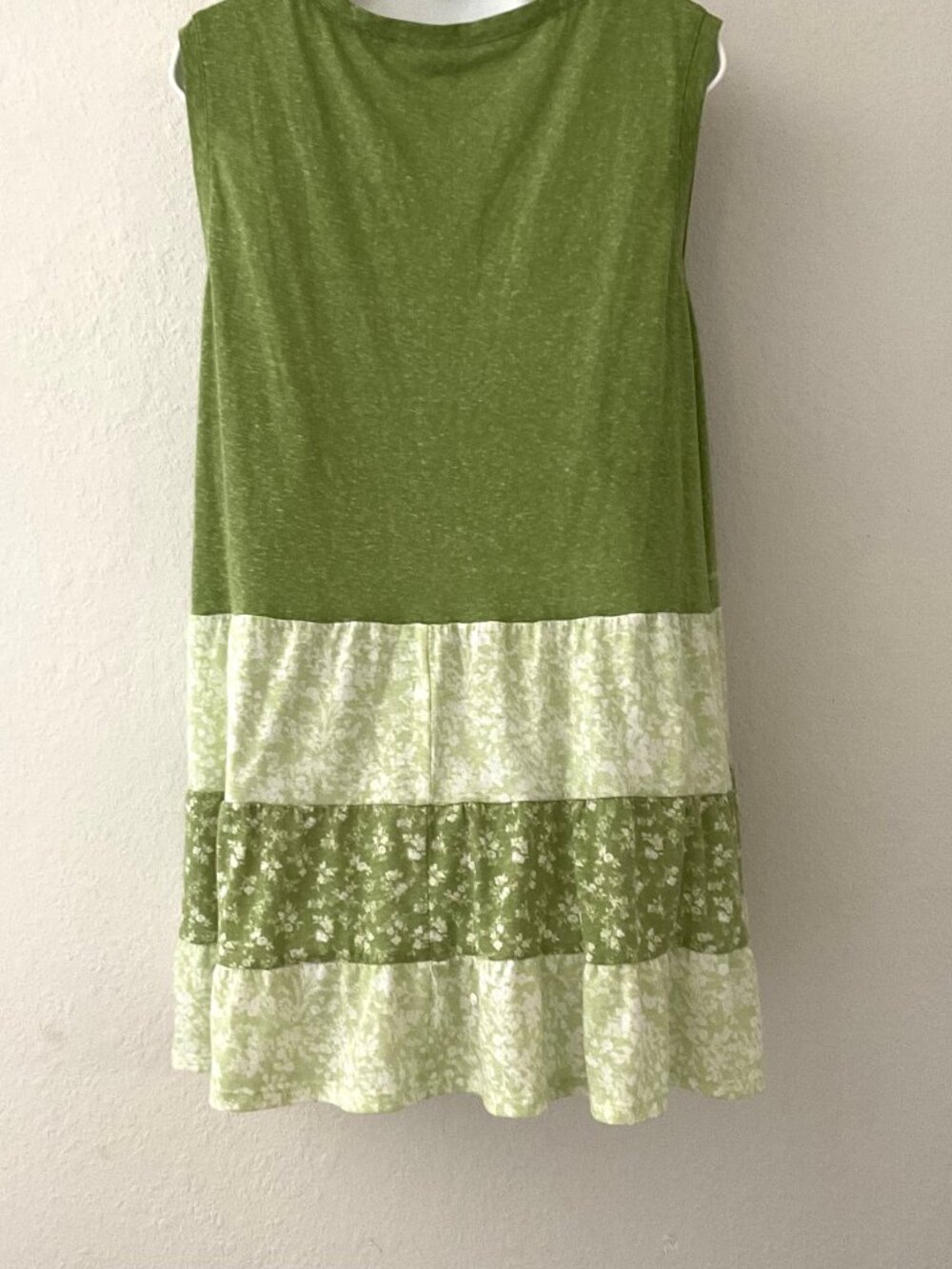 NEW CATO GREEN TIERED FLORAL SLEEVELESS TUNIC TOP PLUS 22-24W - Picture 3 of 10